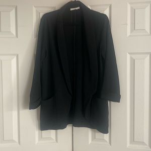 Soft black blazer with front pockets